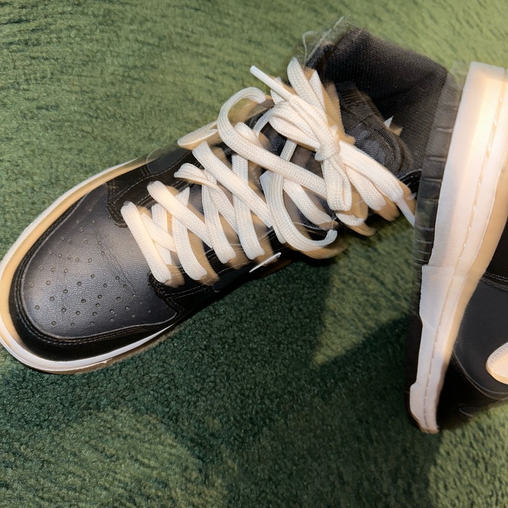 Black and white Nike dunks